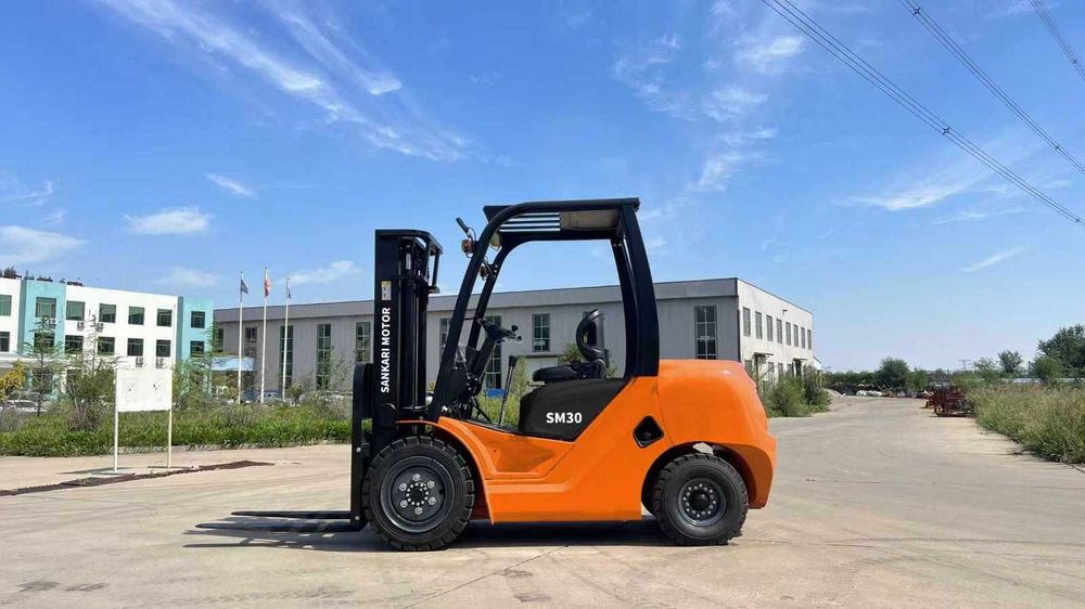Вилочный погрузчик SANKARI MOTORS CPC30    Год выпуска: 2025