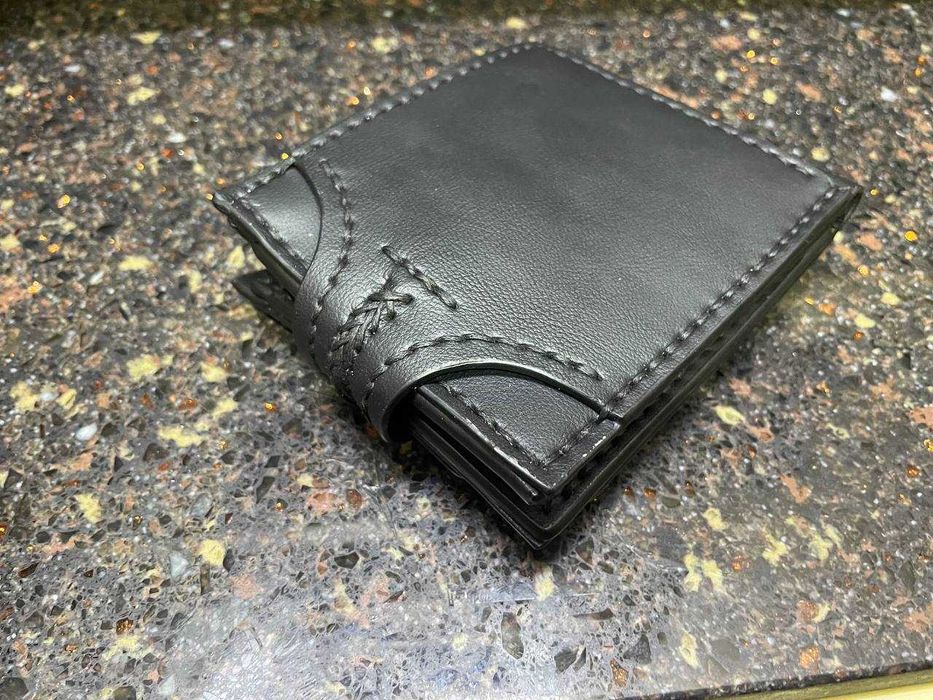 Кожаный бифолд, ручная работа.