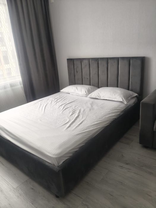 В продаже кровать с матрсом 160*200