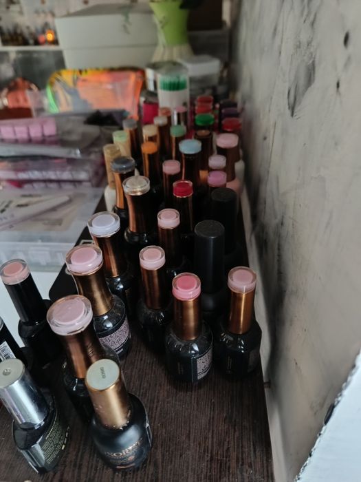 Vând produse de unghii noi mulțumesc ne folosite