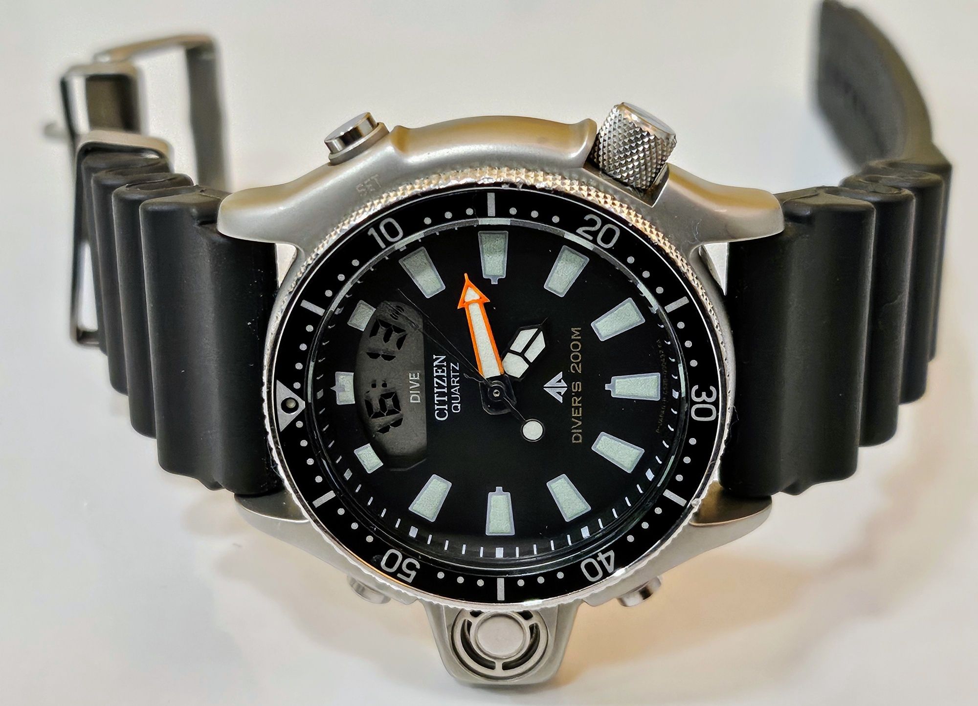 Ceas Citizen Scuba - 200M - Quartz - 42mm