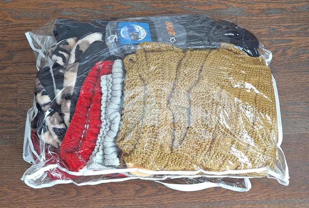 Голям лот зимни дрехи шалове шапки за момиче всичко за 5лв общо