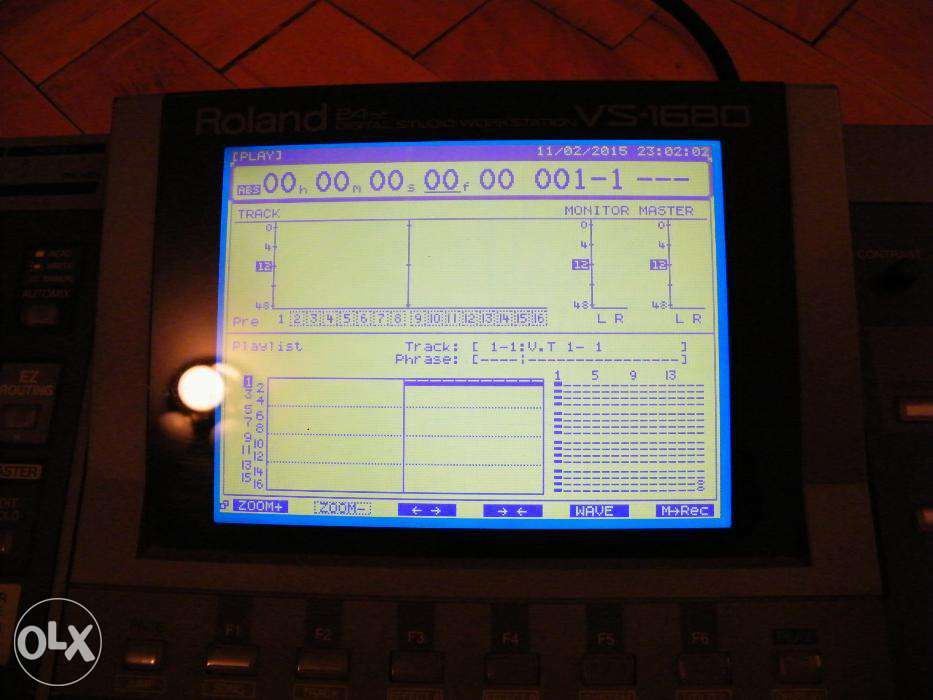 Roland VS-1680 cu placa de efecte VS8F-2 si HDD de 2 GB