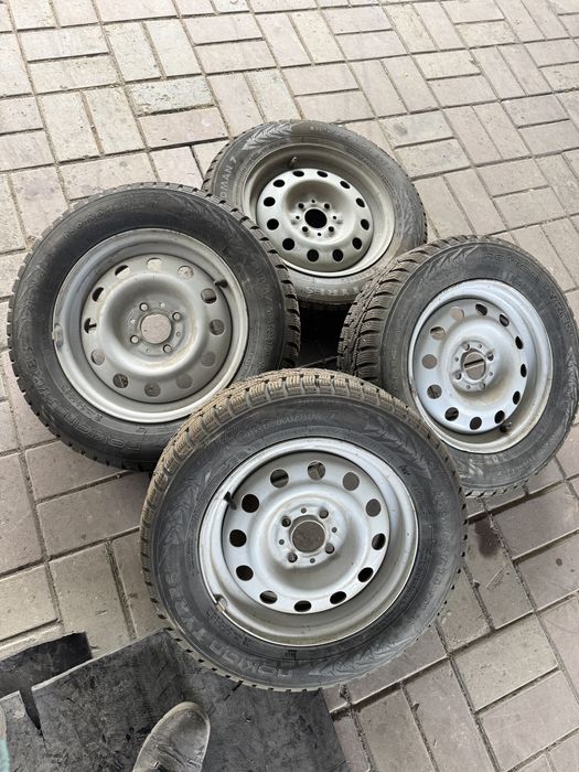 Продам резину комплект дисками              .