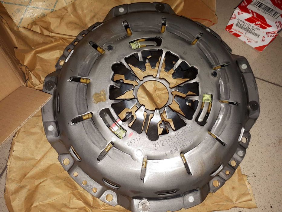 Комплект оригинального сцепления на Toyota Land Cruiser 105GX