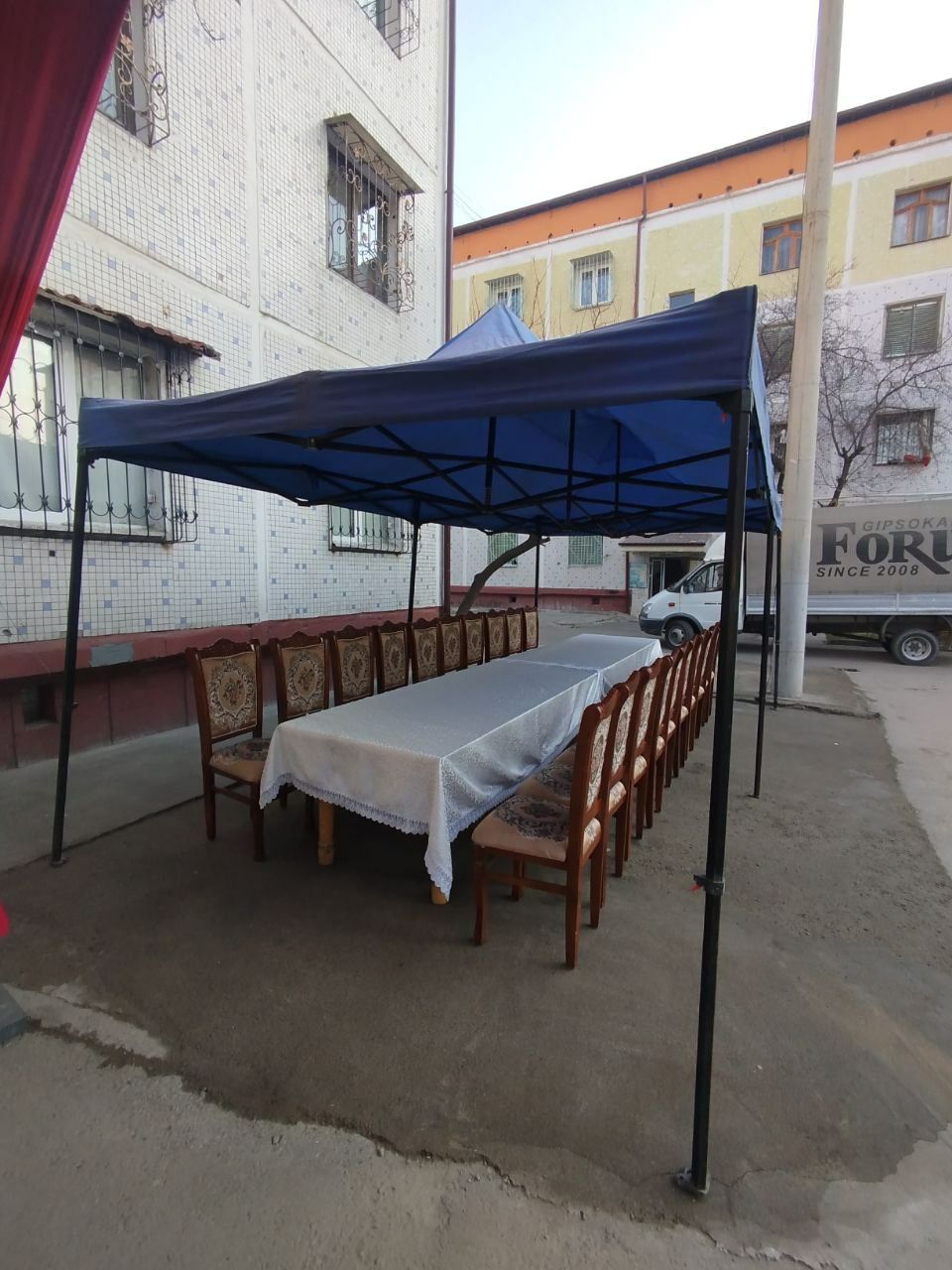 Zontik toy va boshqa marosimlar uchun stol stul prakatga beramiz. 24/7