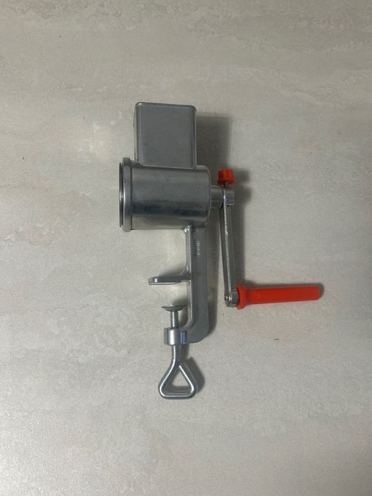 Mașina de măcinat nucă