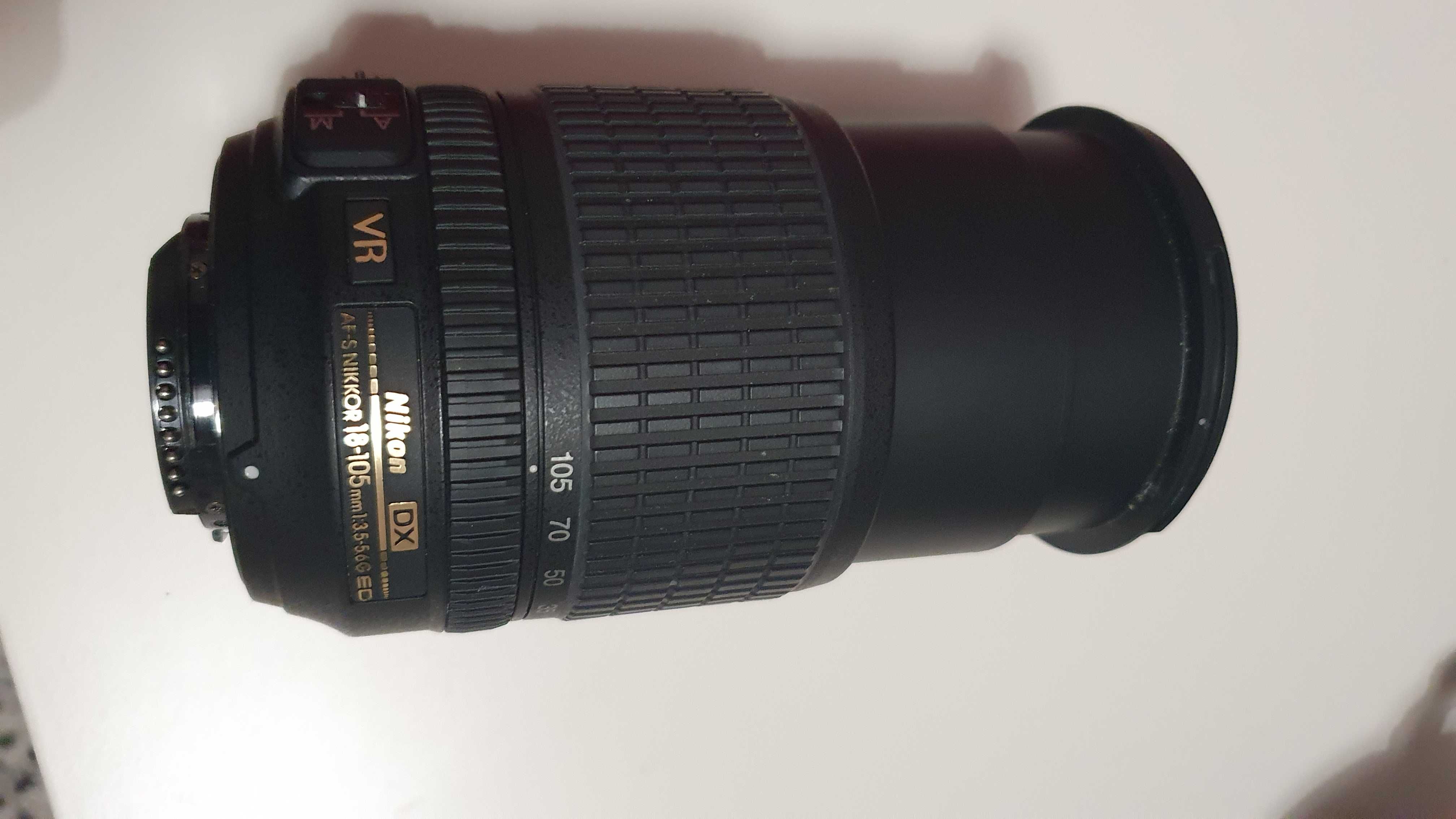 Nikon D5200 + obiectiv DX 18 - 105 mm + accesorii + geanta Fancier