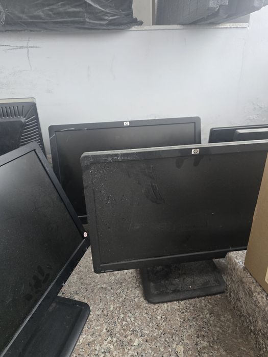 Подарявам стари монитори