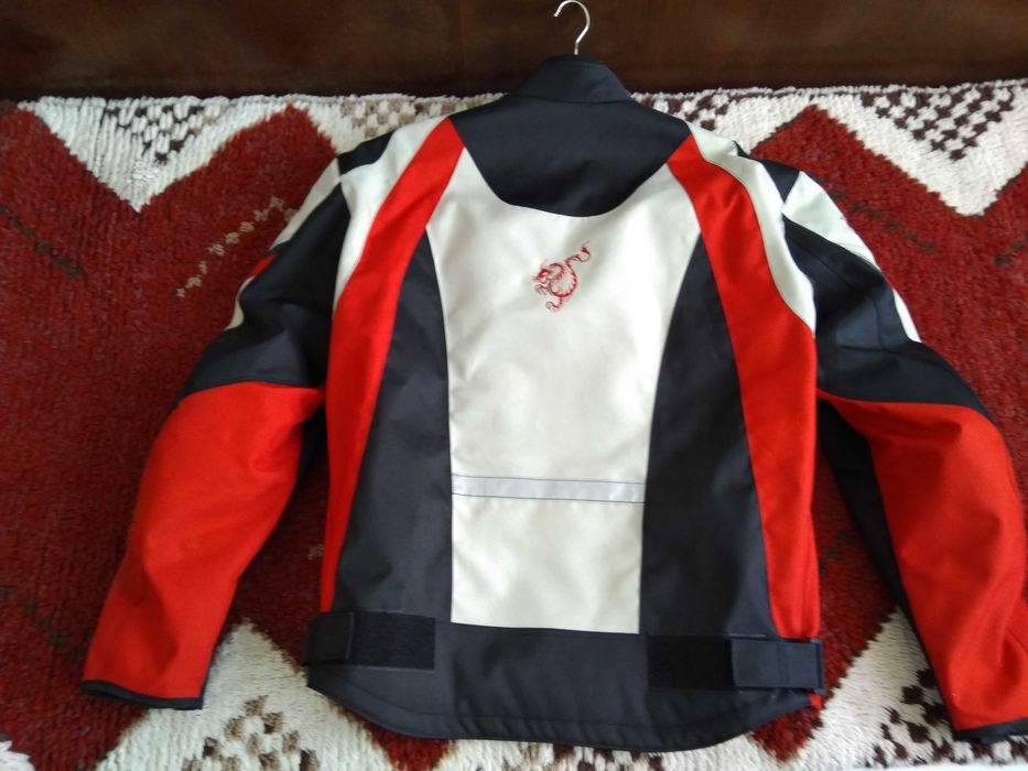 Каска Shark, мото панталон 2, яке 3, ръкавици,колан, дъждобран, чанта.