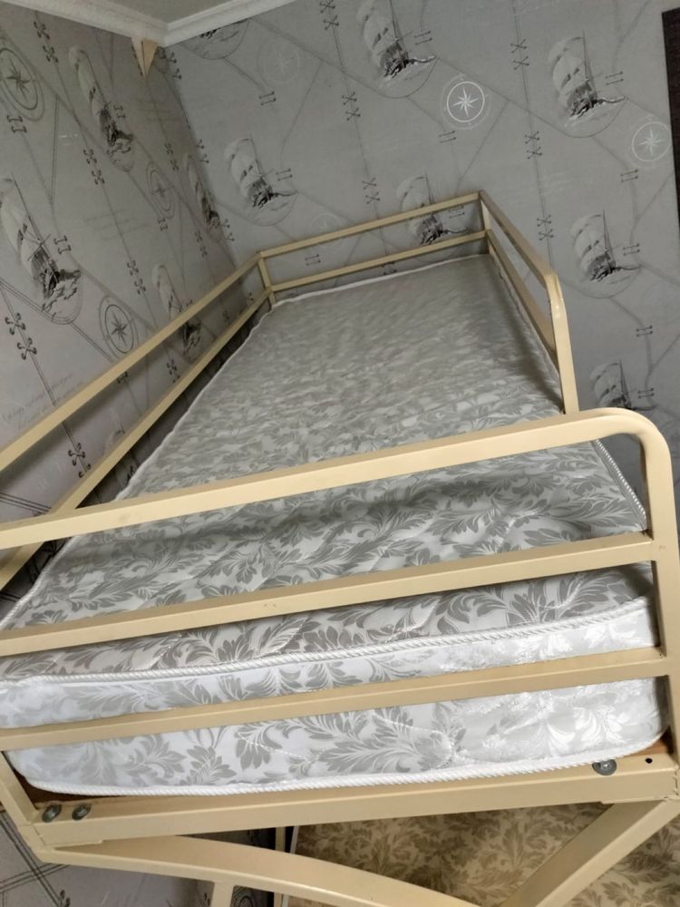 Продам двухъярусную кровать