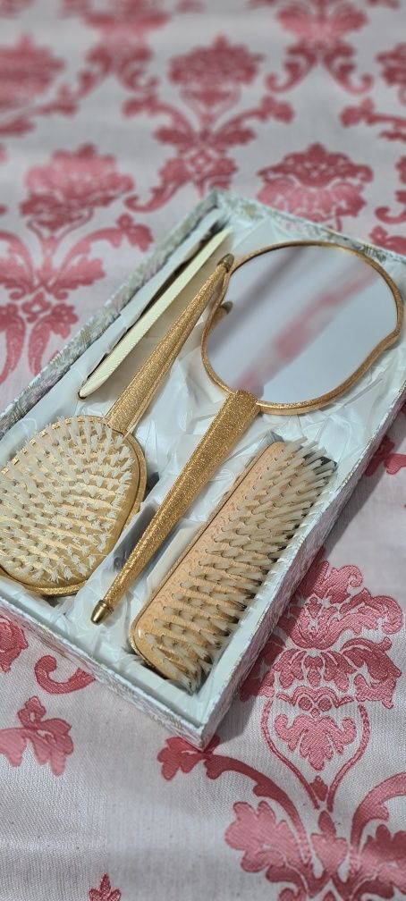 Vanity set vintage- UK- oglinda, perie