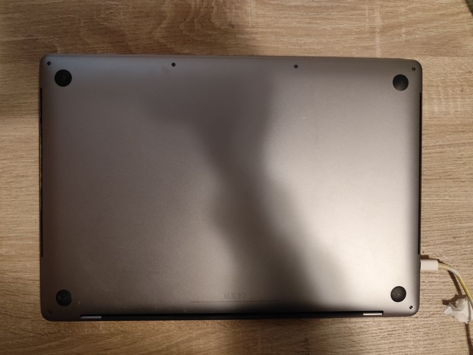 Macbook Pro 15(2019), 16 gRAm, 256 SSD.