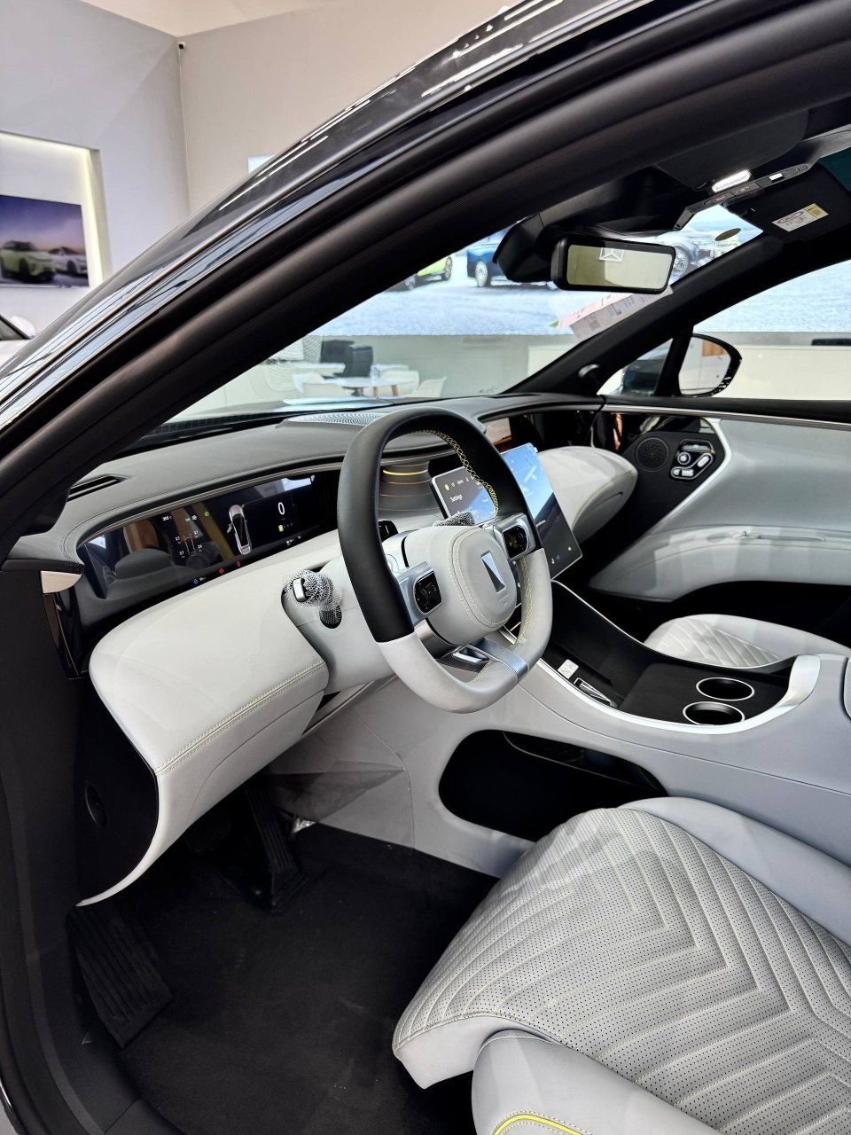 Avatr 11 Full — 760 km, 2025, Full Electric AWD.
