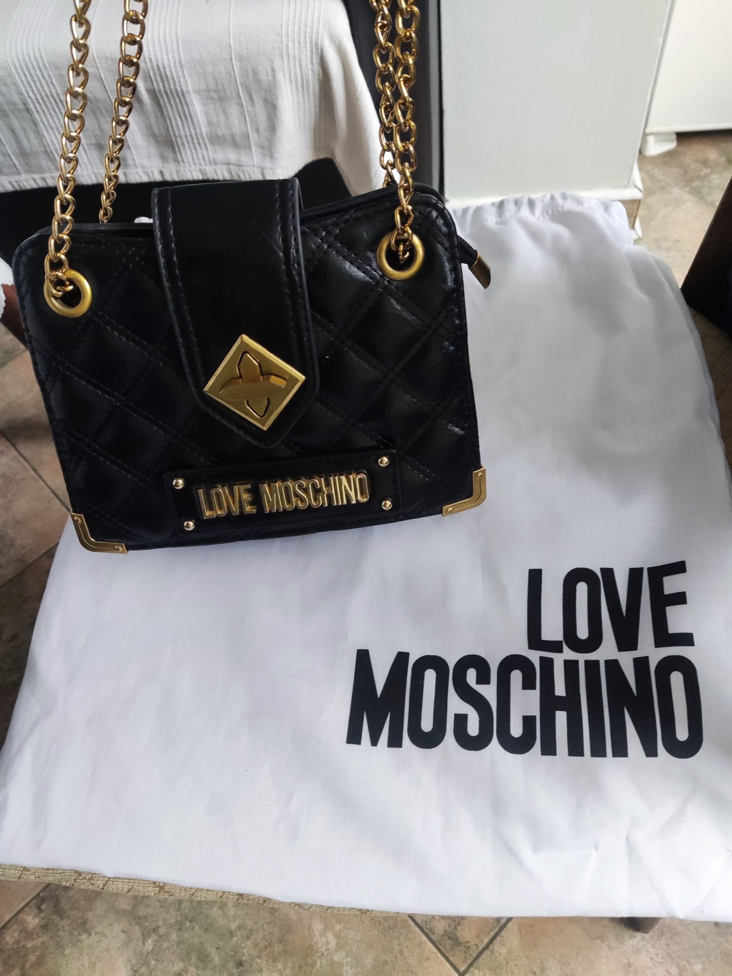 Moschino оригинална дамска чанта естествена кожа