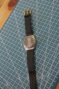 Немски мъжки кварцов часовник от 1979 година "Юнгханс"
