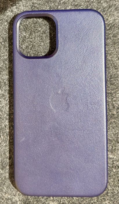 Оригинален, кожен кейс за iPhone 12/12 Pro, цвят Deep Violet