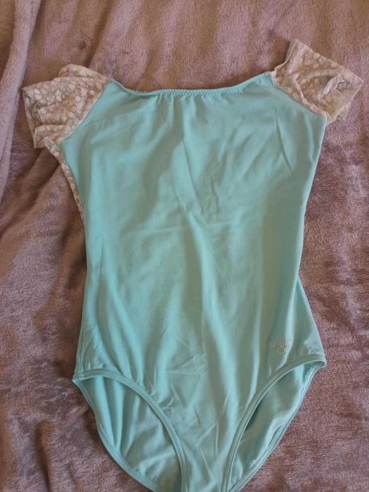 Продавам трика за балет