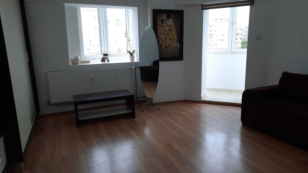 Garsonieră spațioasă în bloc mixt renovat, parc Sebastian