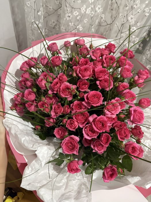 Цветы свежие/кустовые розы