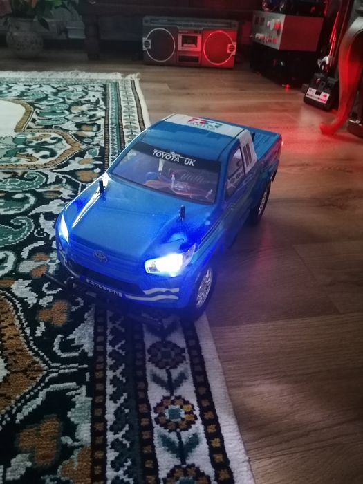Automodel Toyota Hilux 4x4,Tamiya