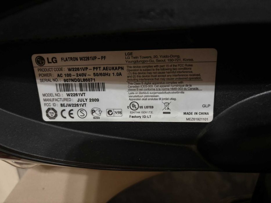 Монитор LG W2261VP-PF