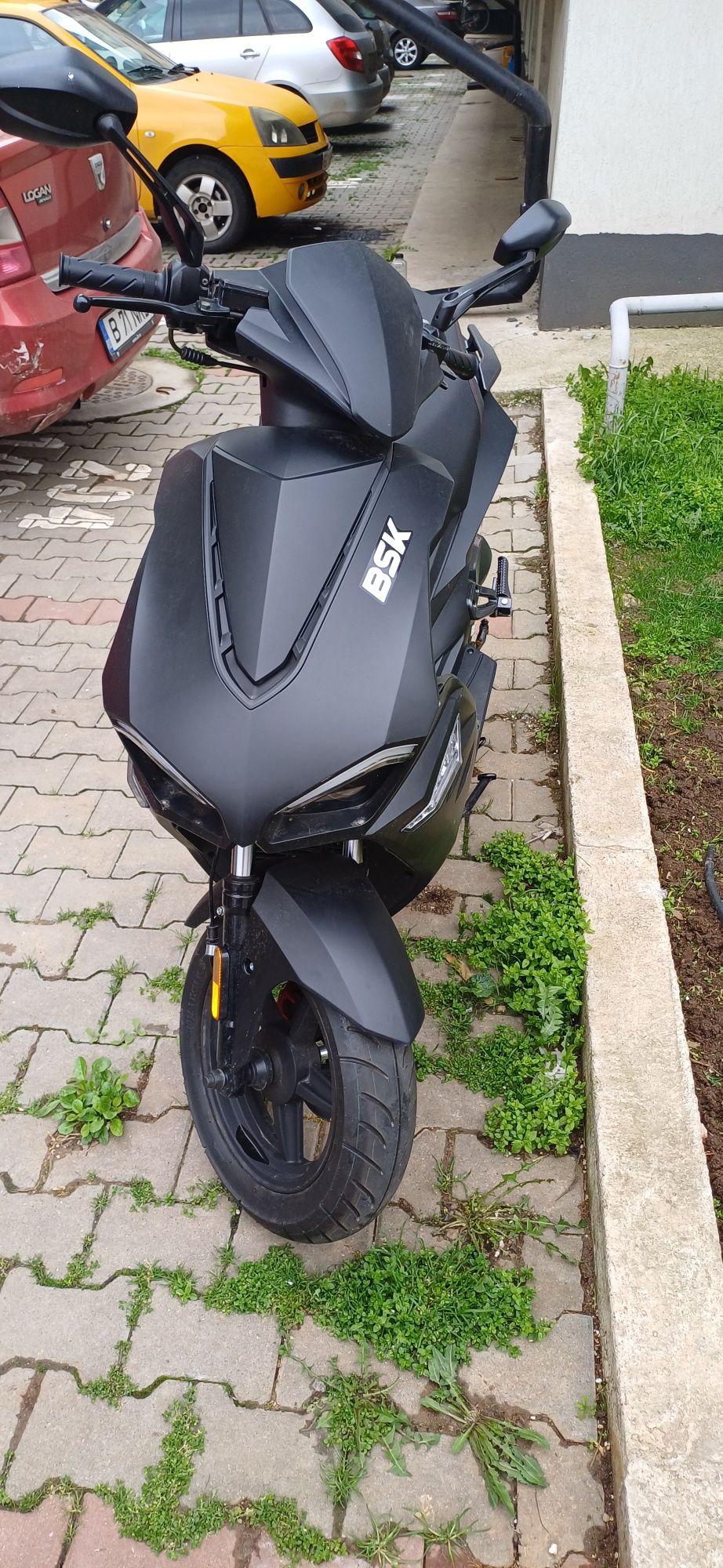 Inchiriez scuter fara permis .