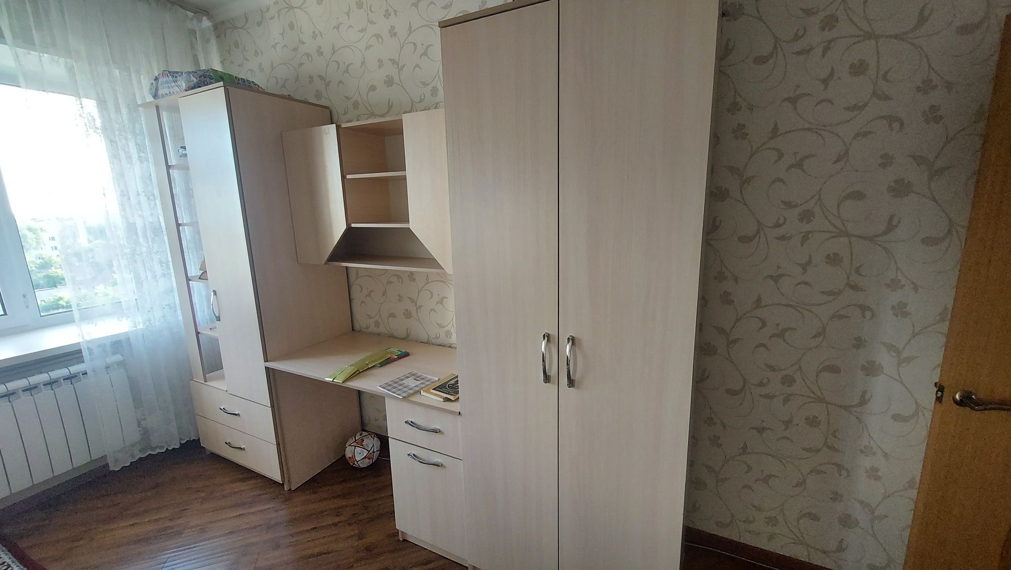 Стенка с кроватью