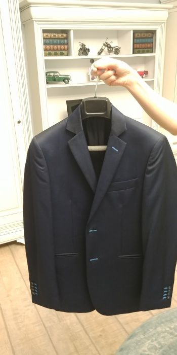 Vand Costume negru si bleumarin TATA si FIUL