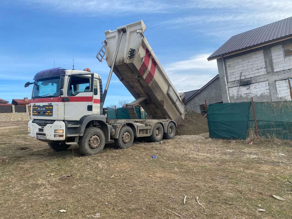 Transport moloz, nisip, balast, pământ negru etc