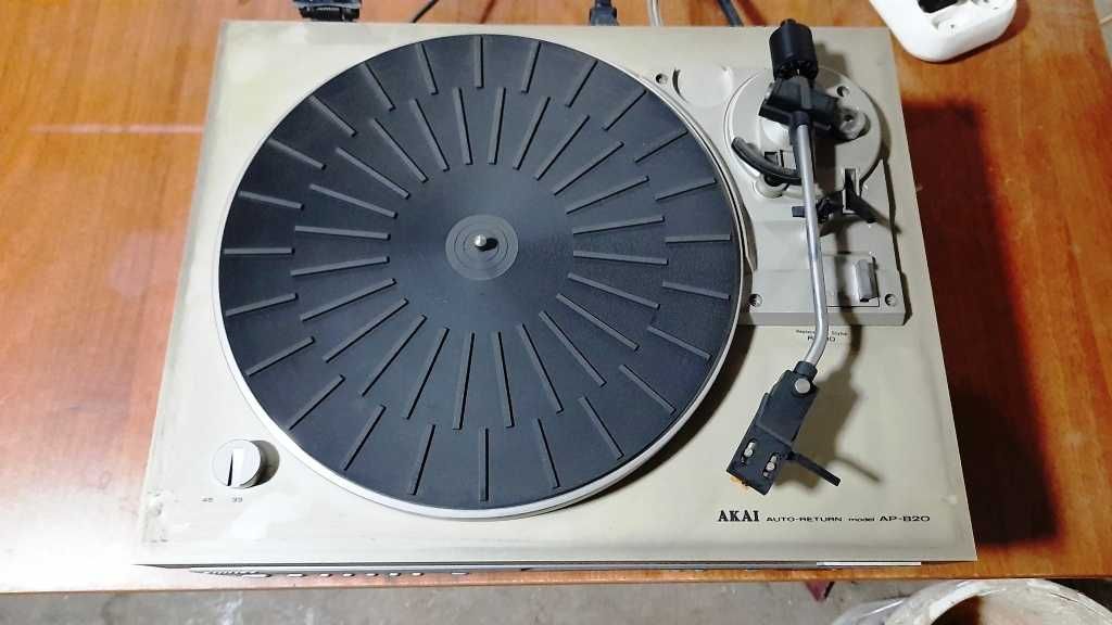 Pik-Up AKAI AP-B20 - Auto-Return Stereo Turntable