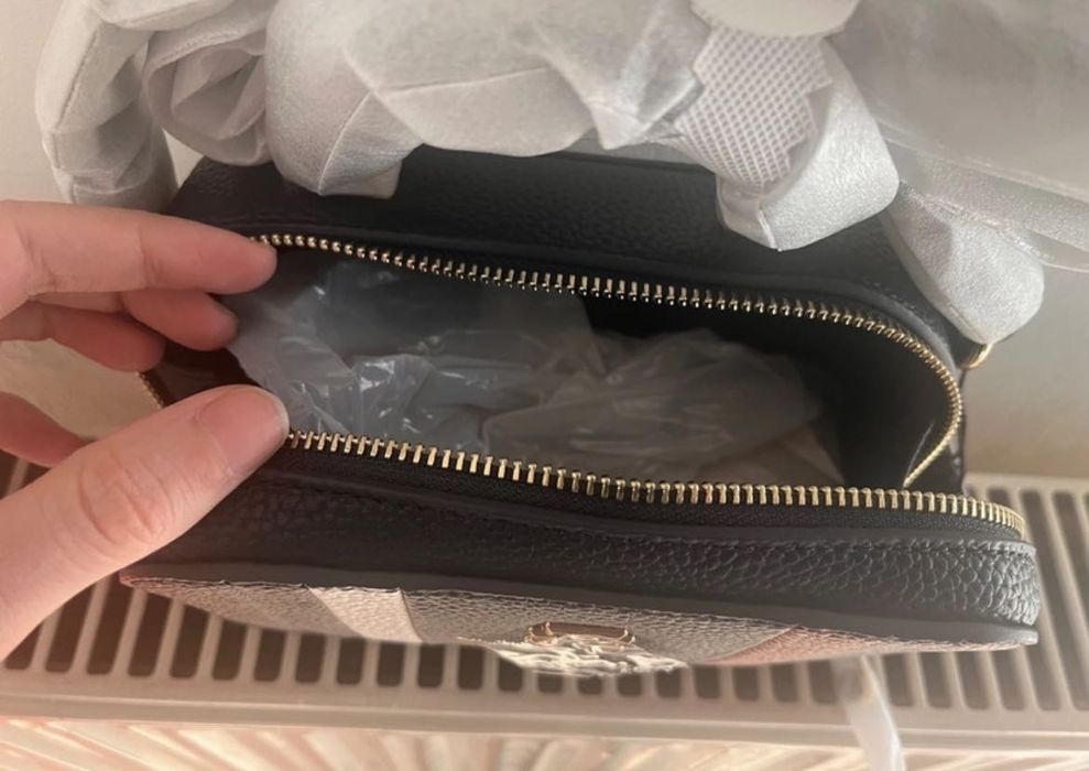 Tommy Hilfiger чанта