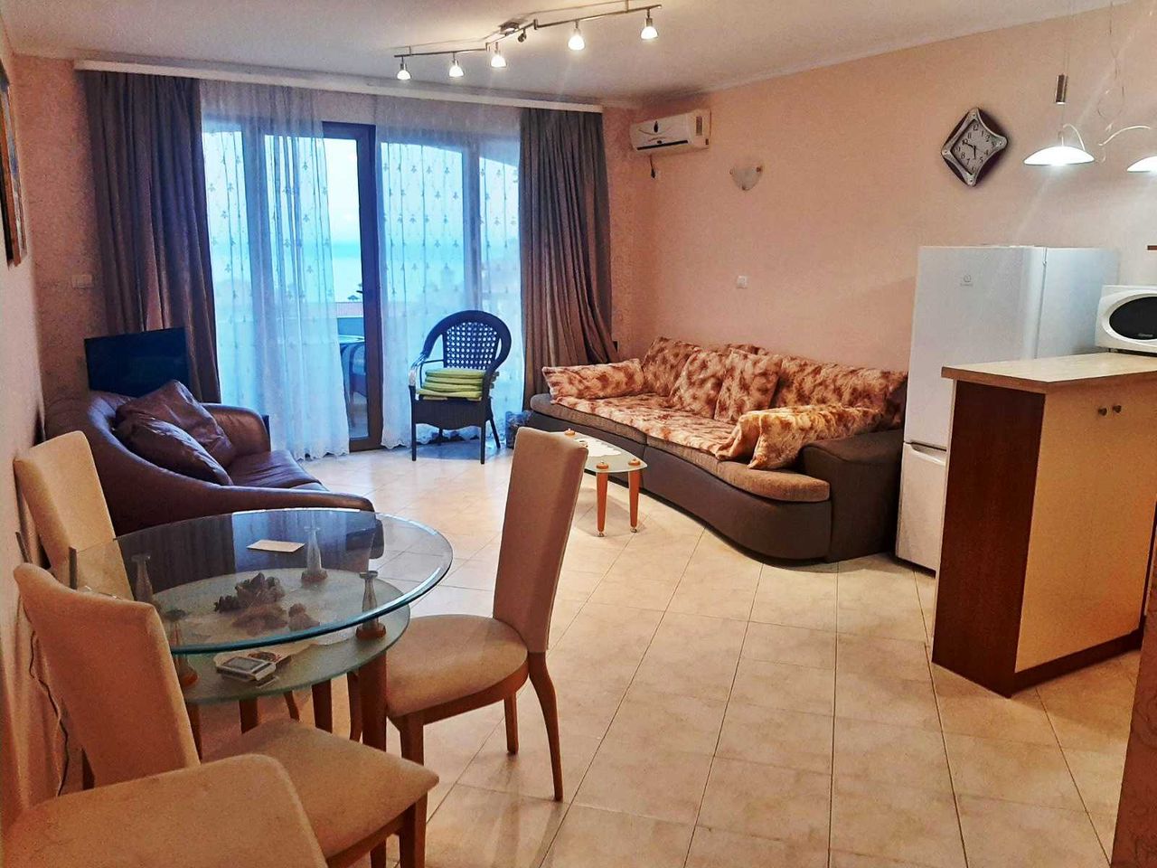 Продава се Двустаен апартамент в Свети Влас - 77 кв.м за 1455 €/кв.м - Снимка #2