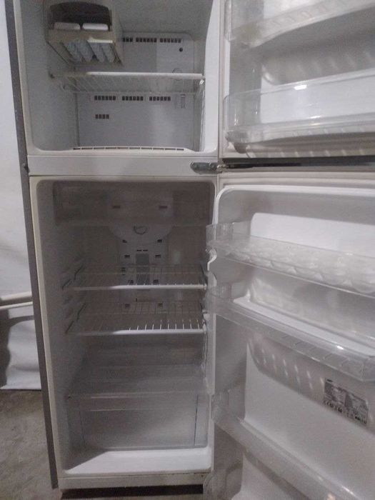 Холодильник Samsung RT2BSRMG