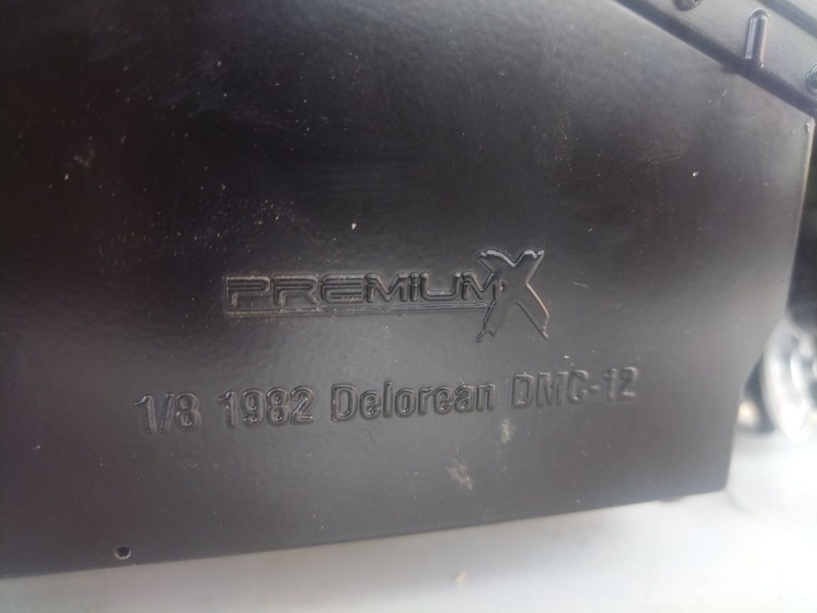 DELOREAN DMS 12 мащаб 1/8 Premium Автентична! 
Premium 1982г.
Автентич