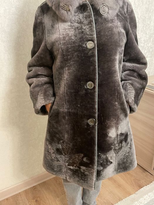 Мутоновая шуба в отличном состоянии 52