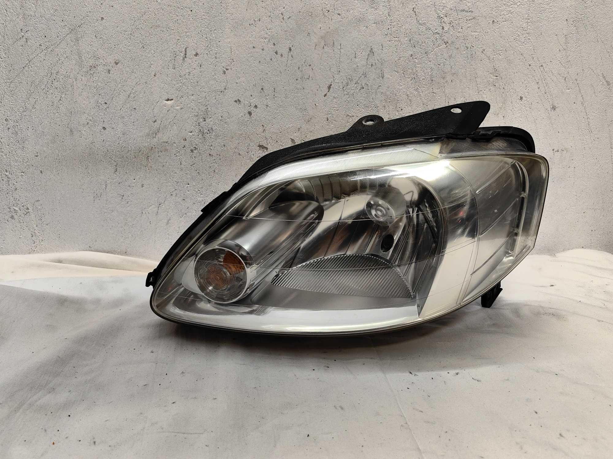 Оригинален  фар  Vw Fox