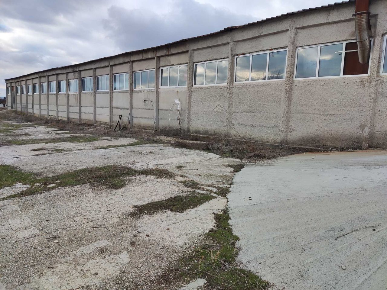 Дава се под наем Промишлена сграда в с. Богьовци, Област София-област - 1000 кв.м за 2800 € - Снимка #22