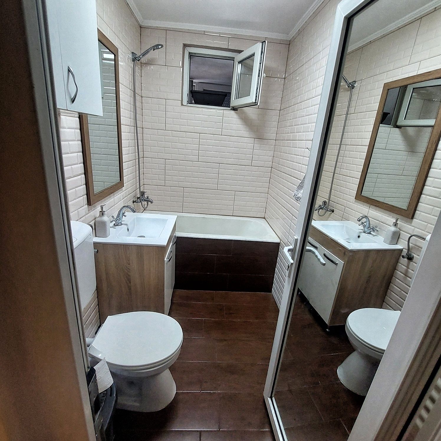 Vând ap. 2 camere, etaj 4, mobilat, zonă liniștită