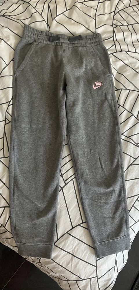 Спортен екип (анцунг+горнице) Nike