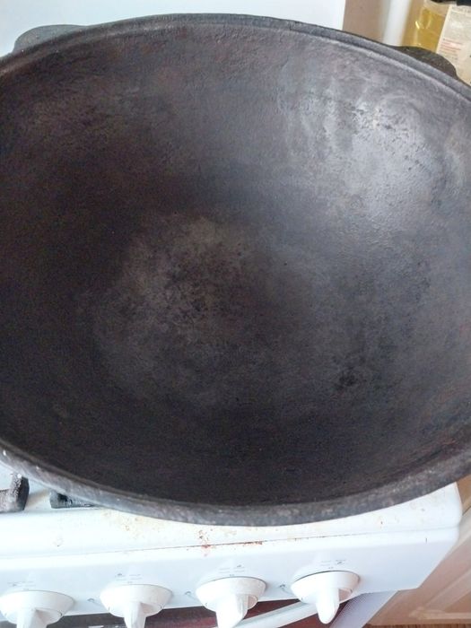 Продам казан чугунный