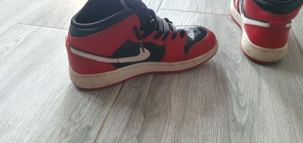 Jordan 1 , culoare roșii