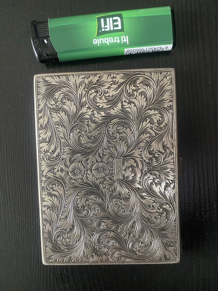 Vând Tabacheră din argint vintage, gravată manual