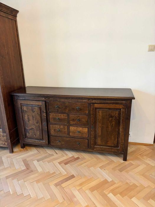 Bufet din lemn masiv – stil rustic, elegant și foarte încăpător