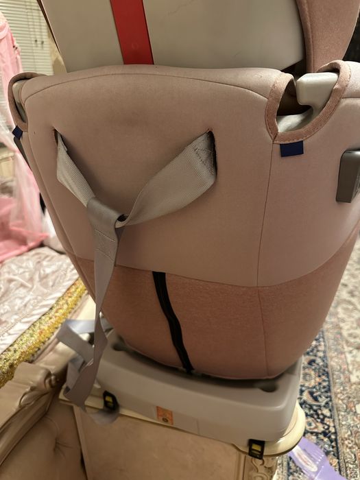 Детское автокресло розовое