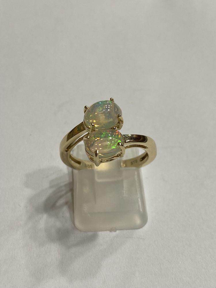 Vând inel din aur de 14kt cu opal