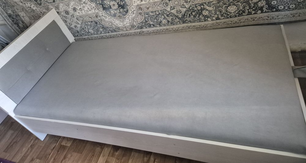 Новая красивая кровать с ящиком