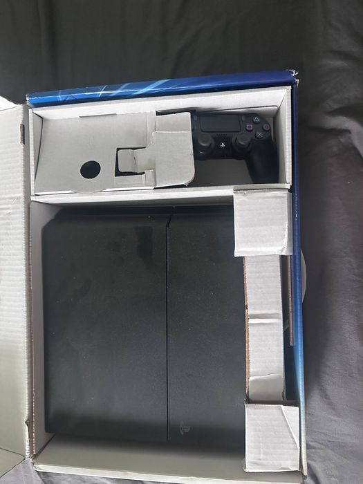 Sony ps4 500 gb  использовали 50-60 часов