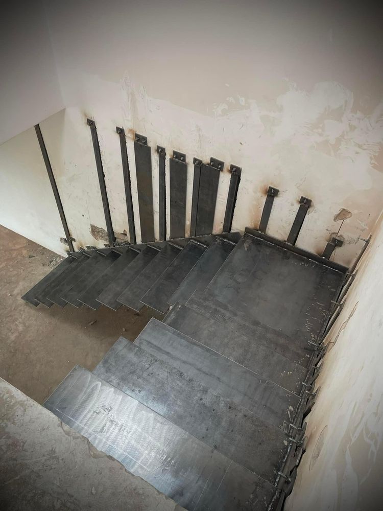 Scări Metalice Suspendate & Flotante – Confecții Metalice / Sudor
