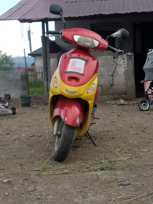 Vând scuter în 4 timpi